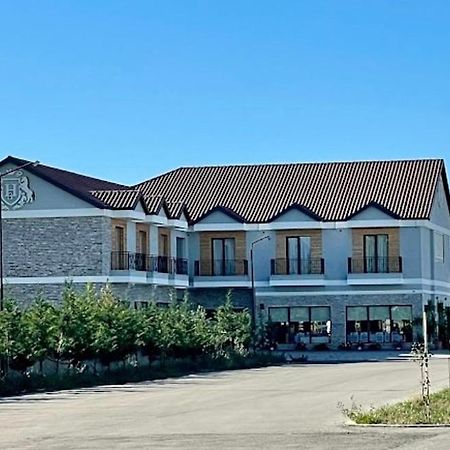 Hotel House Of Horses Shtepia E Kuajve Korce Exteriér fotografie