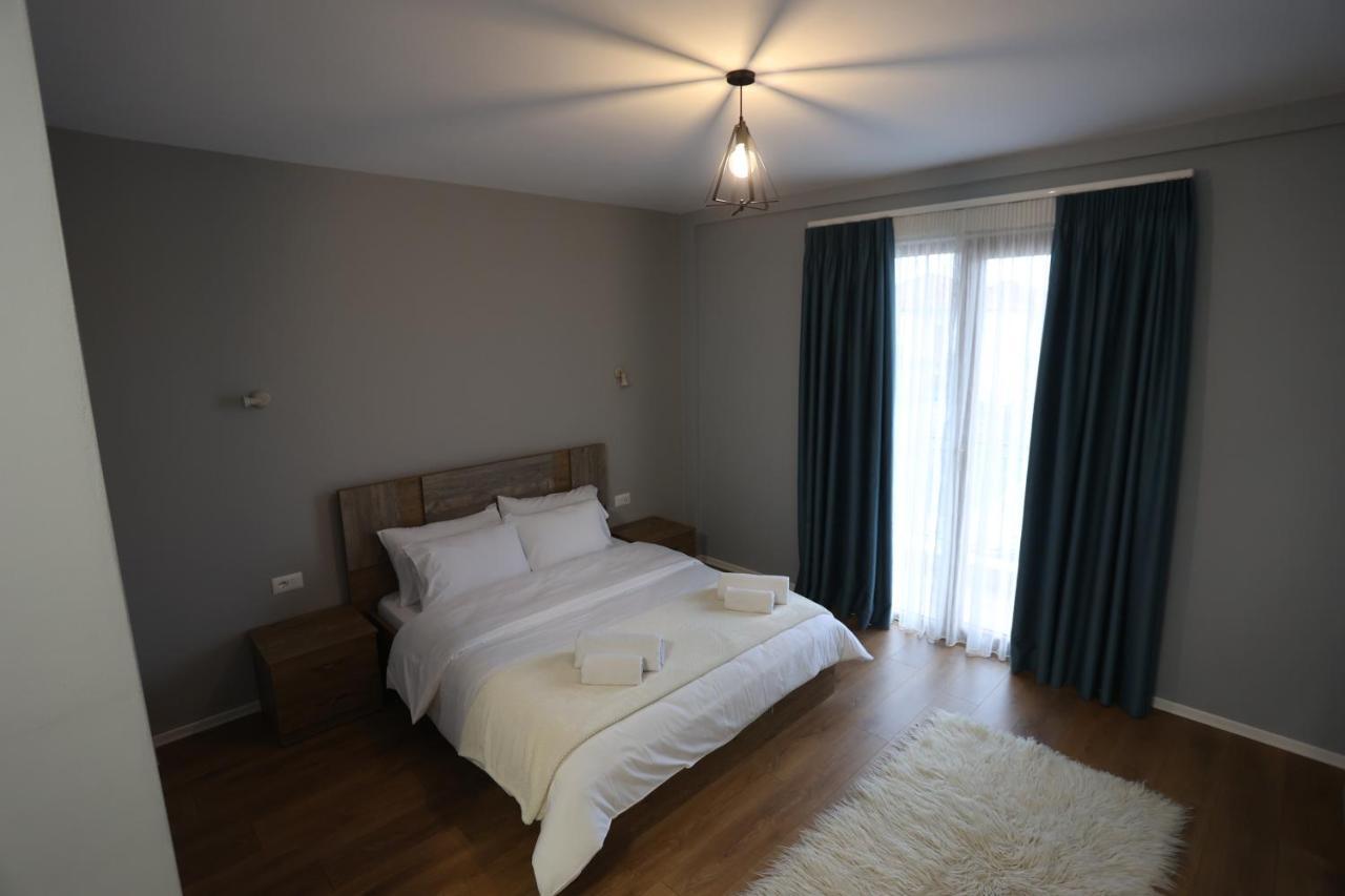Hotel House Of Horses Shtepia E Kuajve Korce Exteriér fotografie