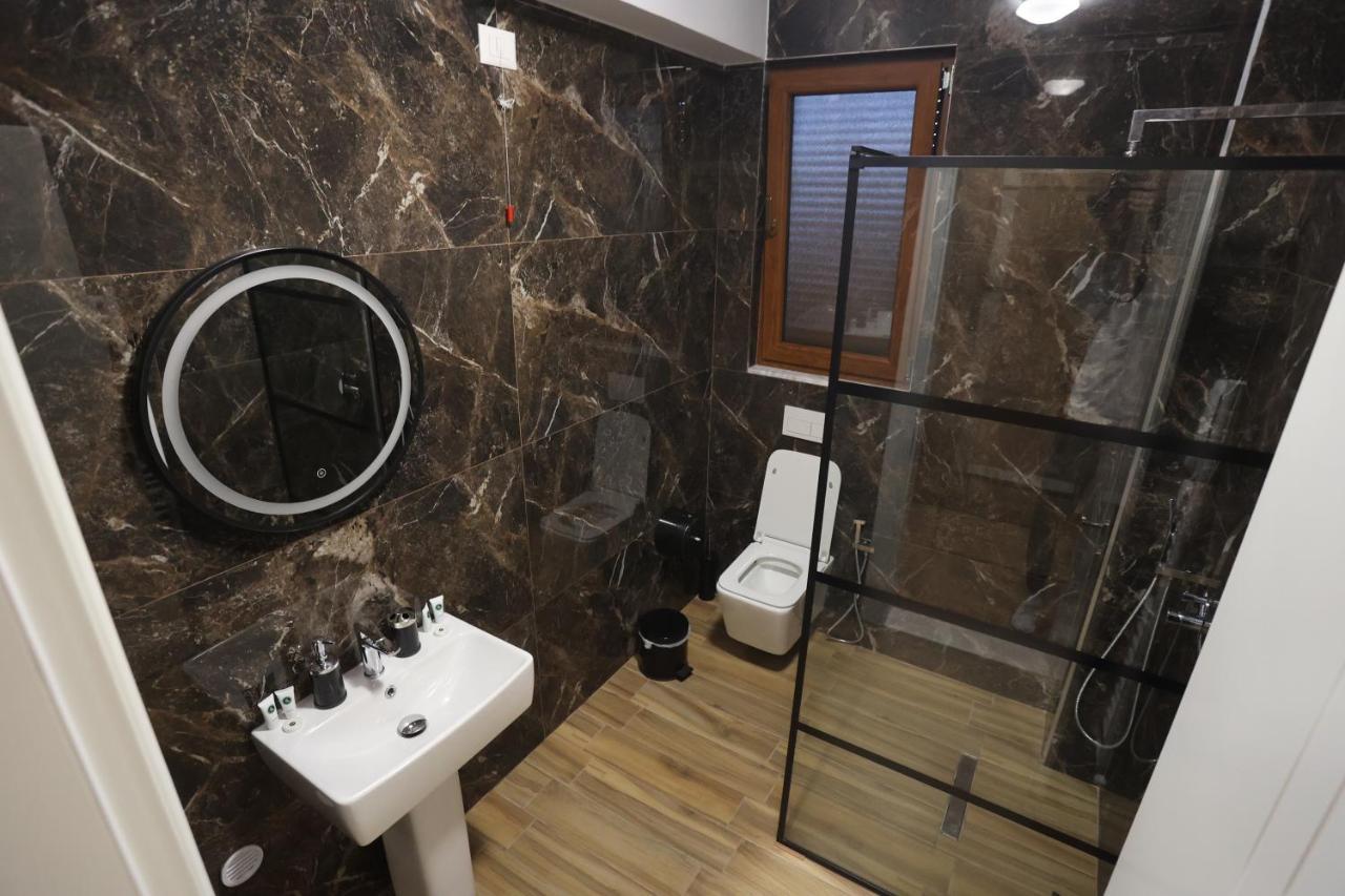 Hotel House Of Horses Shtepia E Kuajve Korce Exteriér fotografie