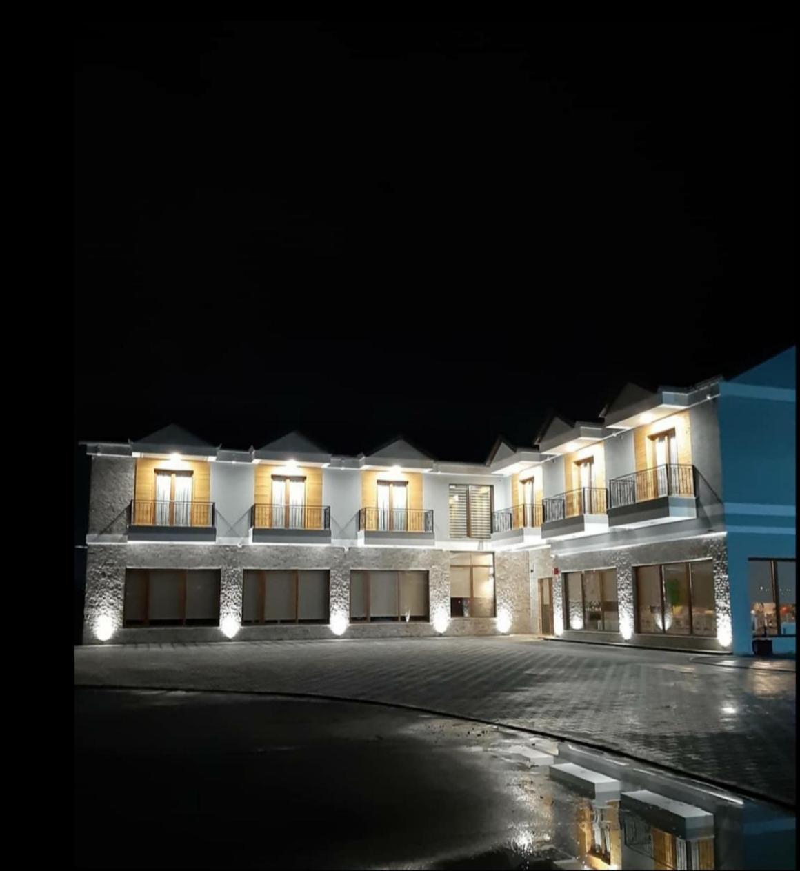 Hotel House Of Horses Shtepia E Kuajve Korce Exteriér fotografie